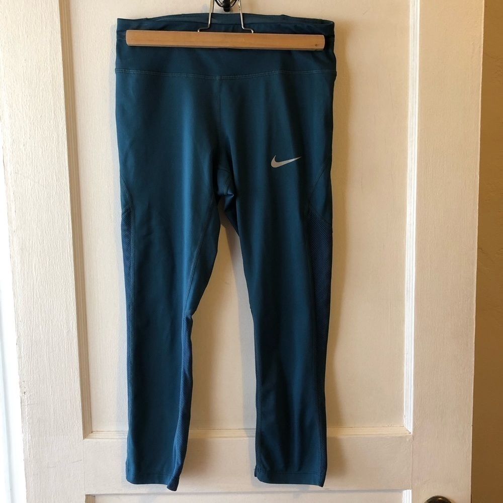 Nike Cropped Yoga Pants